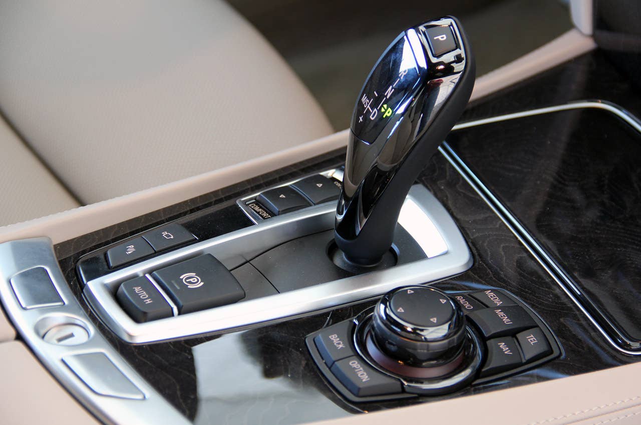 2013 BMW 750Li shifter