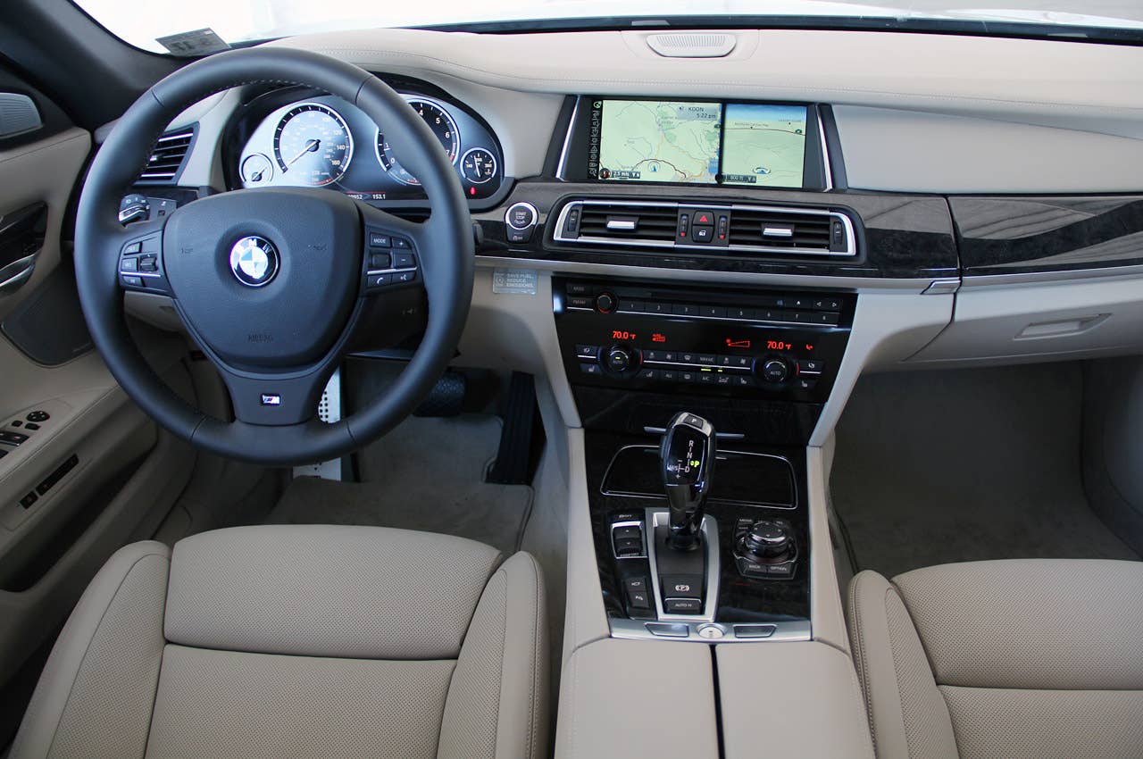 2013 BMW 750Li interior