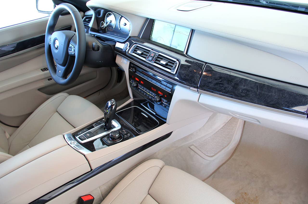 2013 BMW 750Li interior