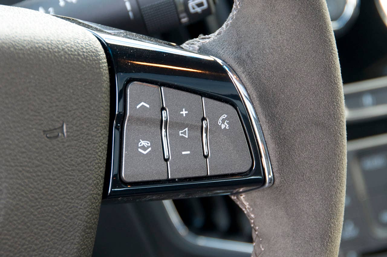 2011 Cadillac CTS-V Wagon steering wheel controls