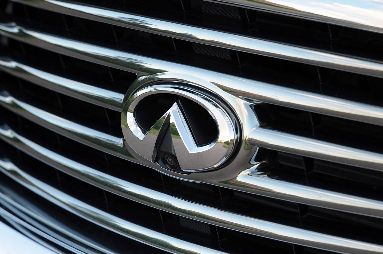 2012 Infiniti QX56 grille