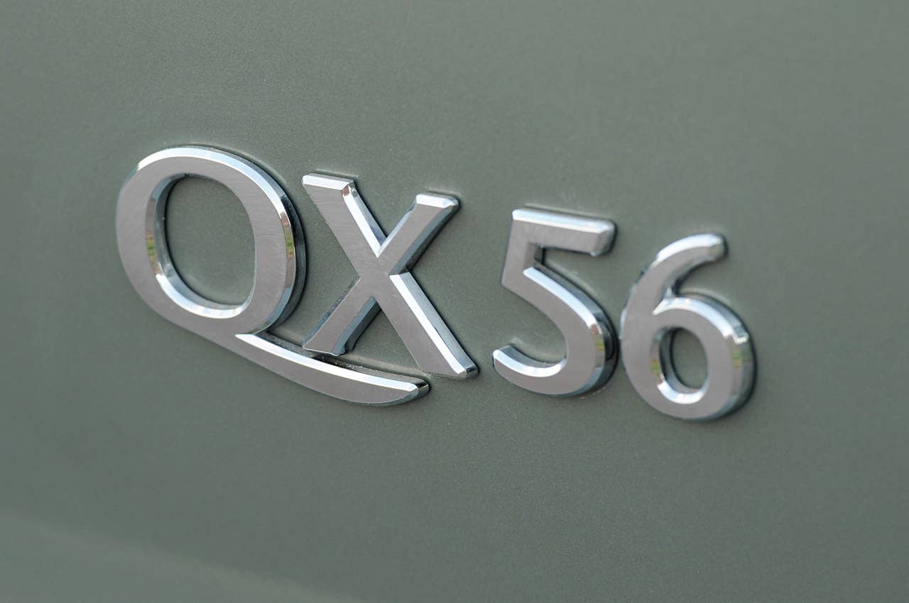 2012 Infiniti QX56 badge