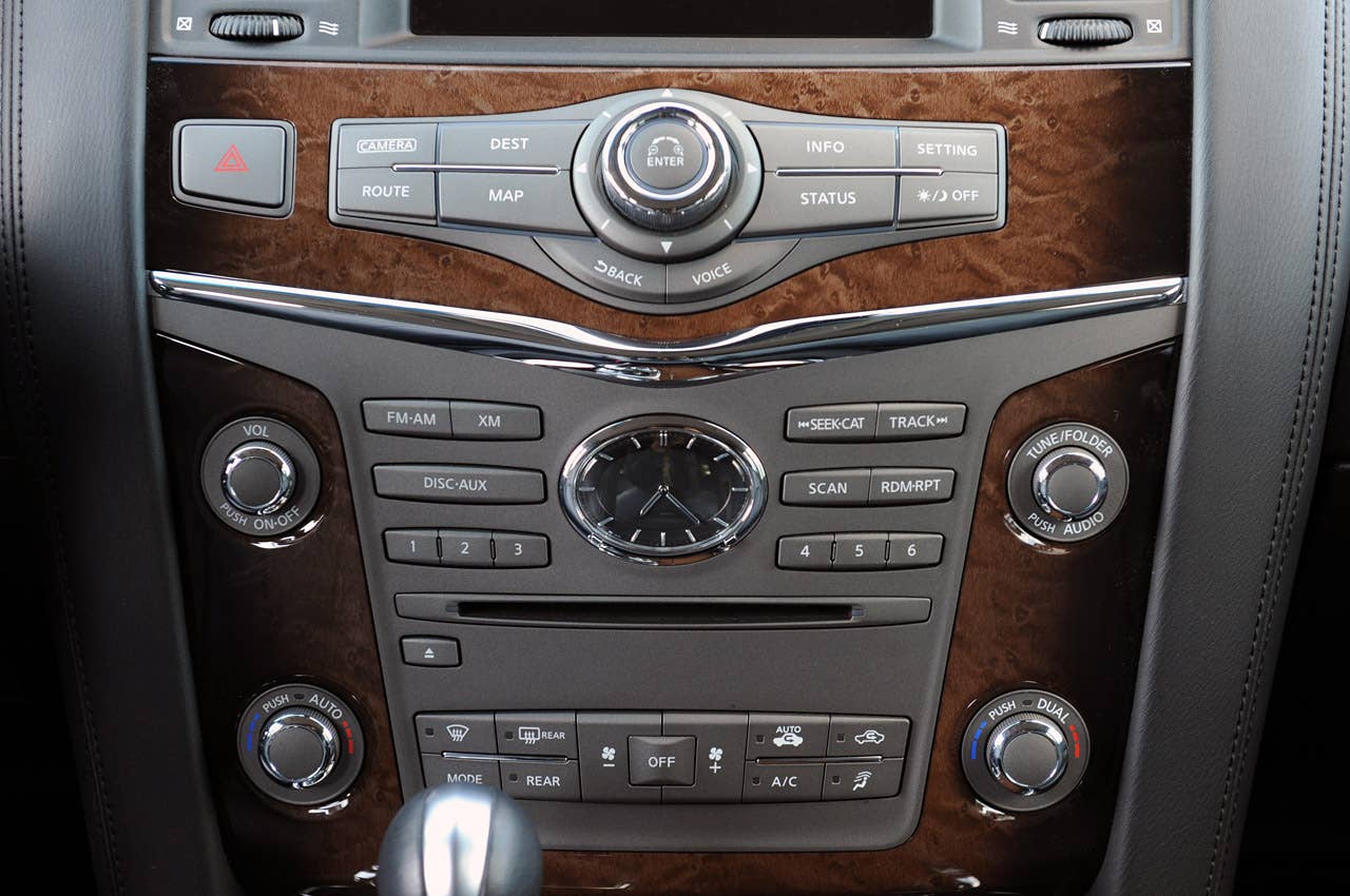 2012 Infiniti QX56 instrument panel