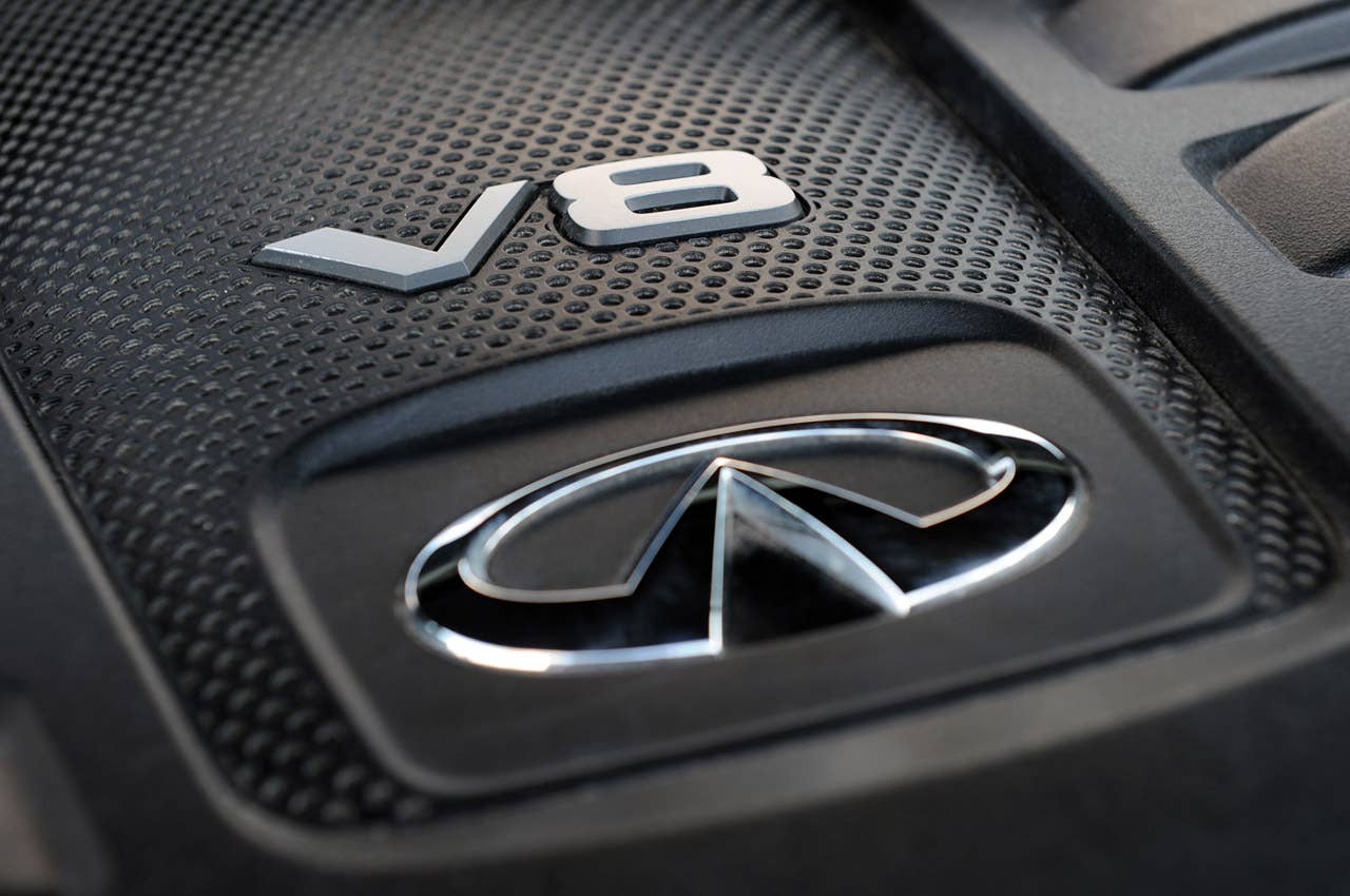 2012 Infiniti QX56 engine detail