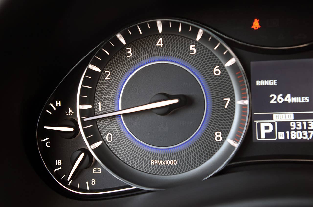 2012 Infiniti QX56 tachometer