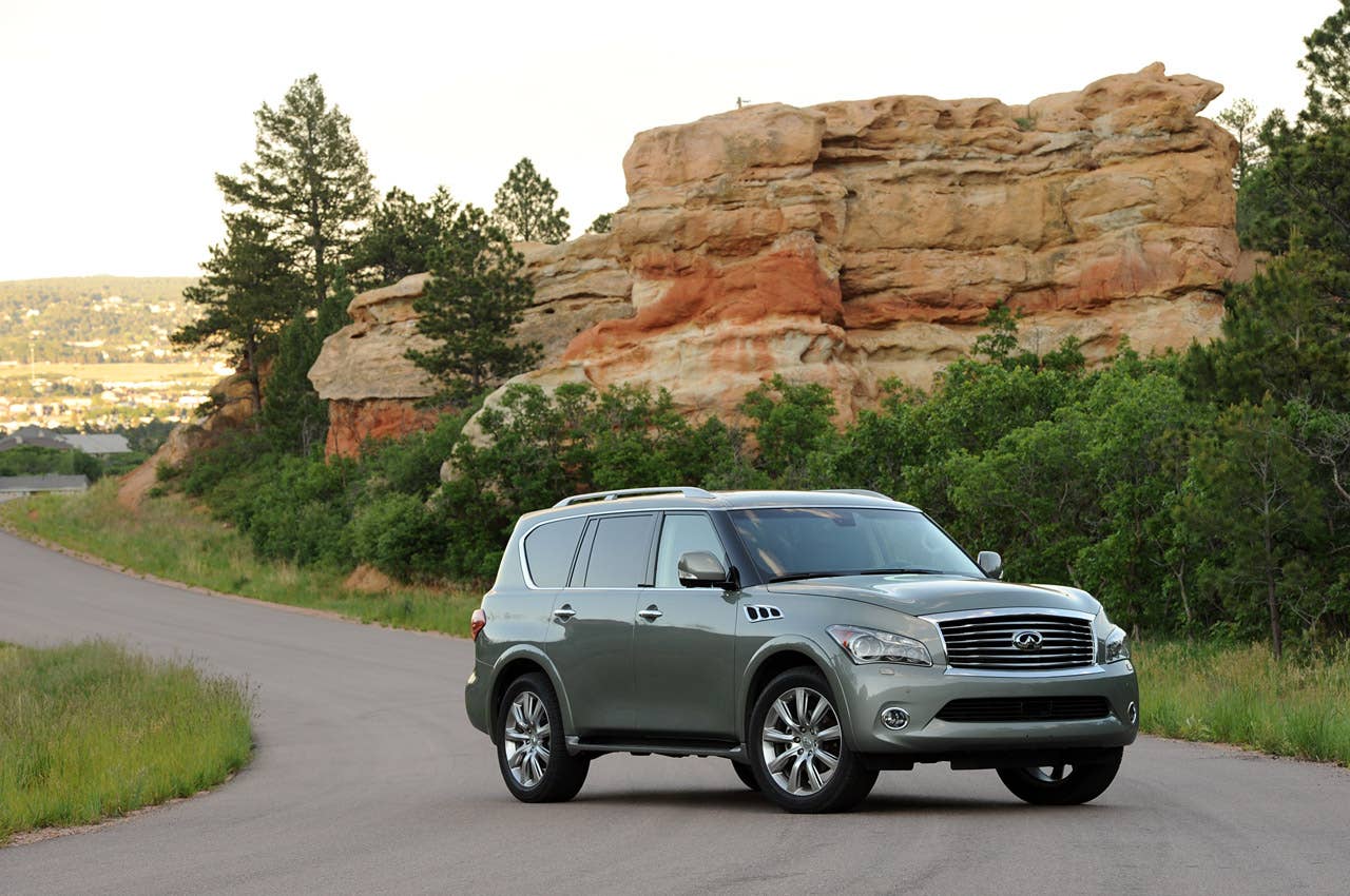 2012 Infiniti QX56 front 3/4 view
