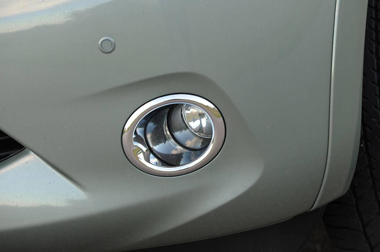 2012 Infiniti QX56 fog light