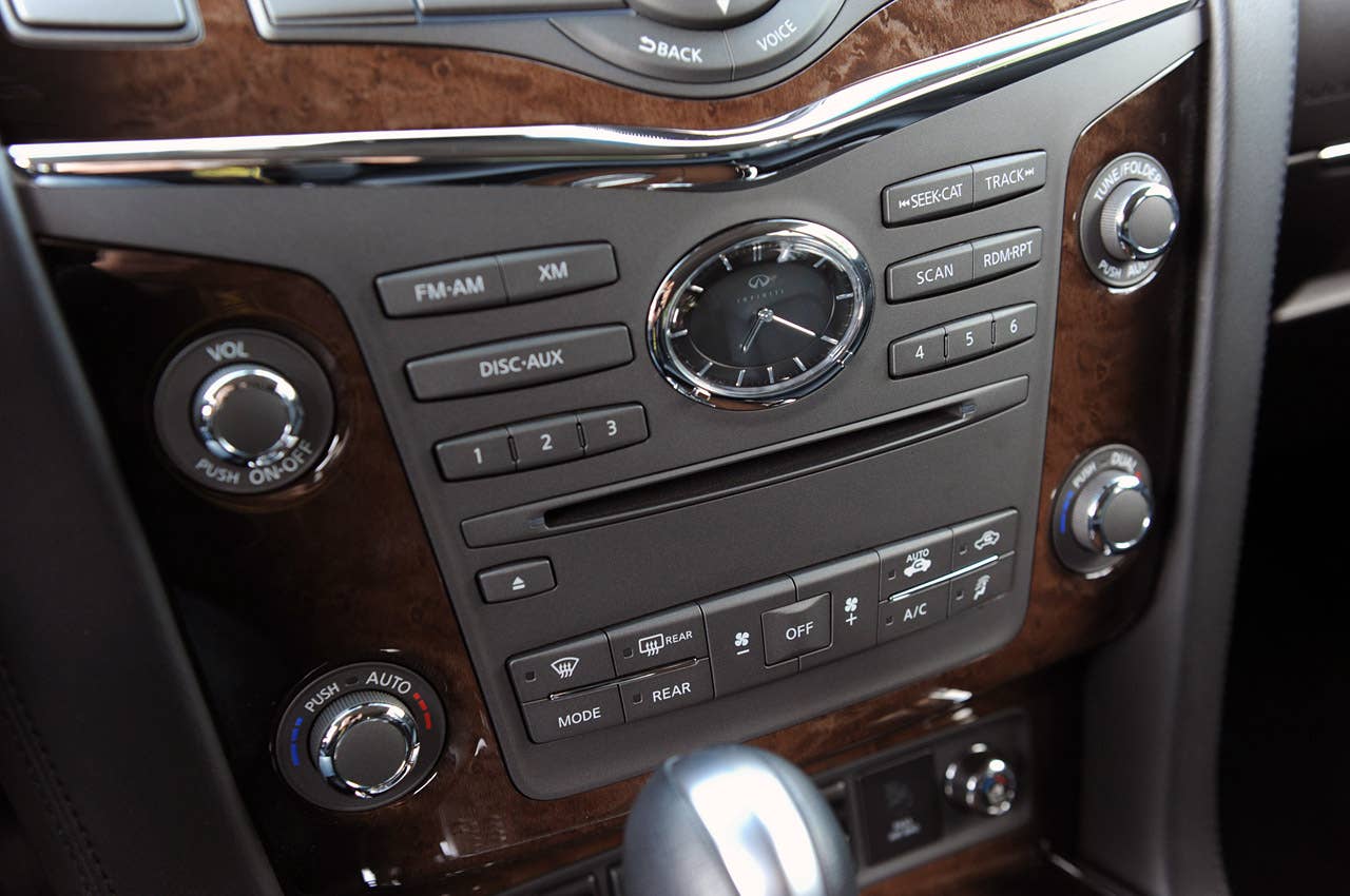 2012 Infiniti QX56 instrument panel