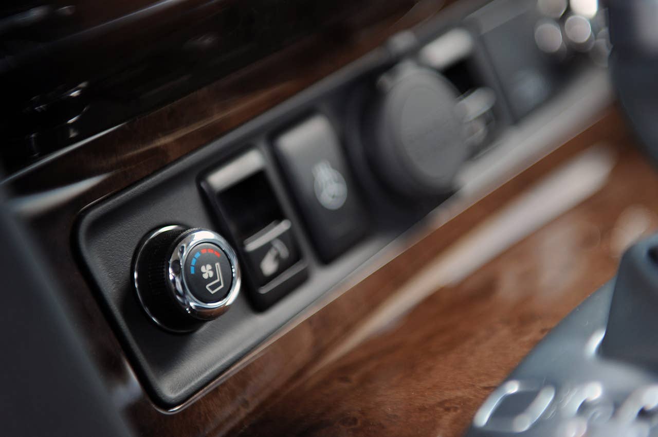 2012 Infiniti QX56 seat heater and cooler knob