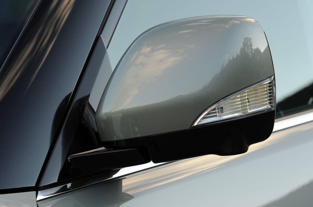 2012 Infiniti QX56 side mirror