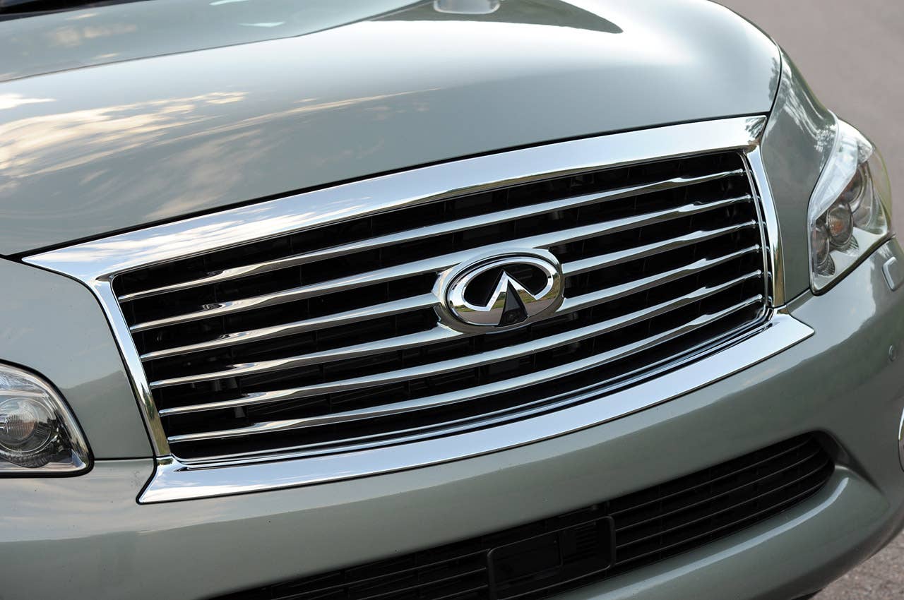 2012 Infiniti QX56 grille