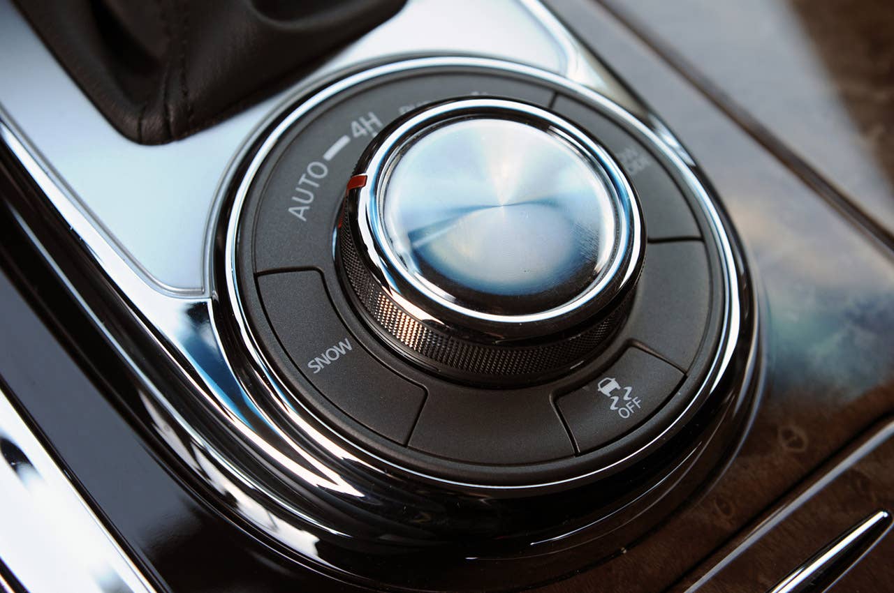 2012 Infiniti QX56 drive mode control knob