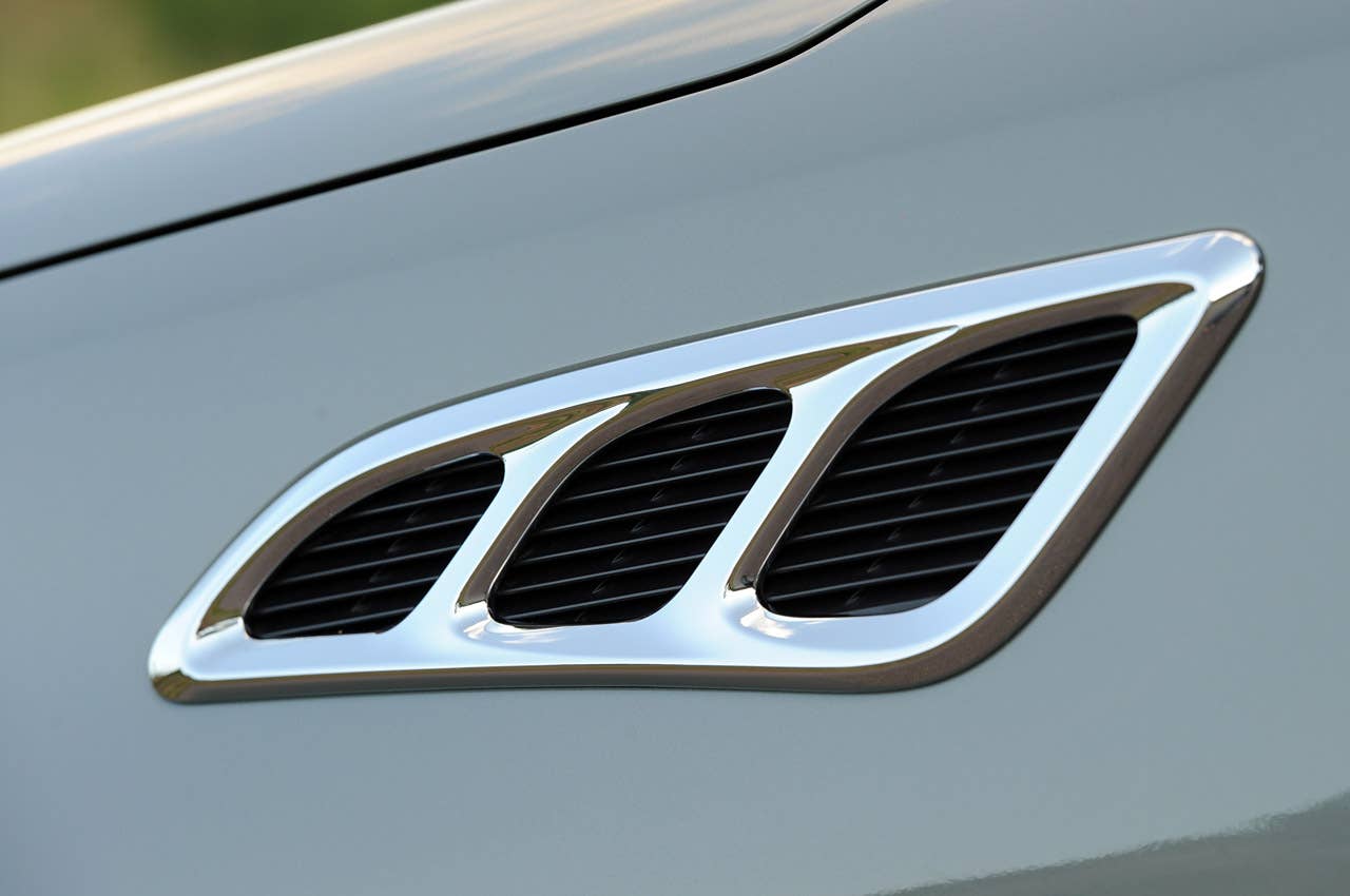 2012 Infiniti QX56 side vents