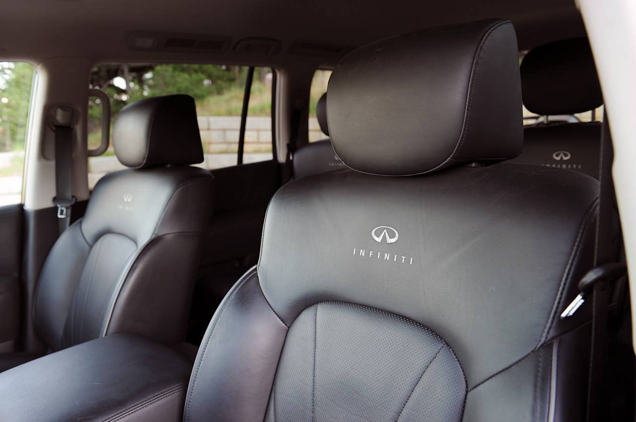 2012 Infiniti QX56 front seats