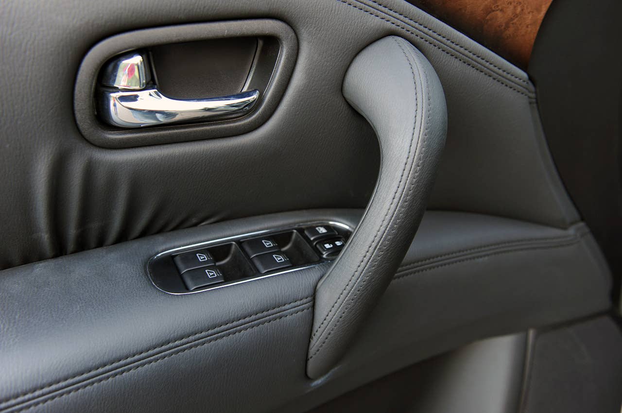 2012 Infiniti QX56 door handle
