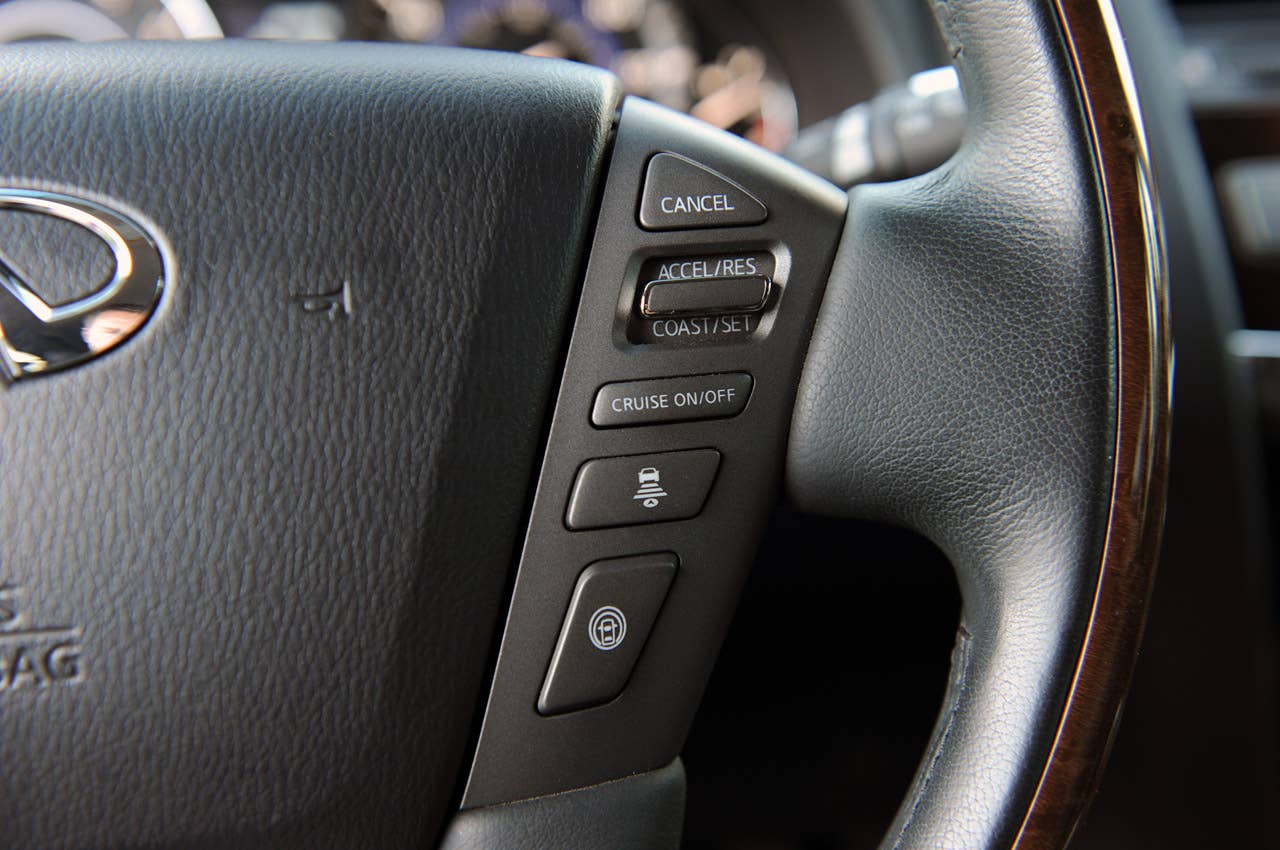 2012 Infiniti QX56 steering wheel controls