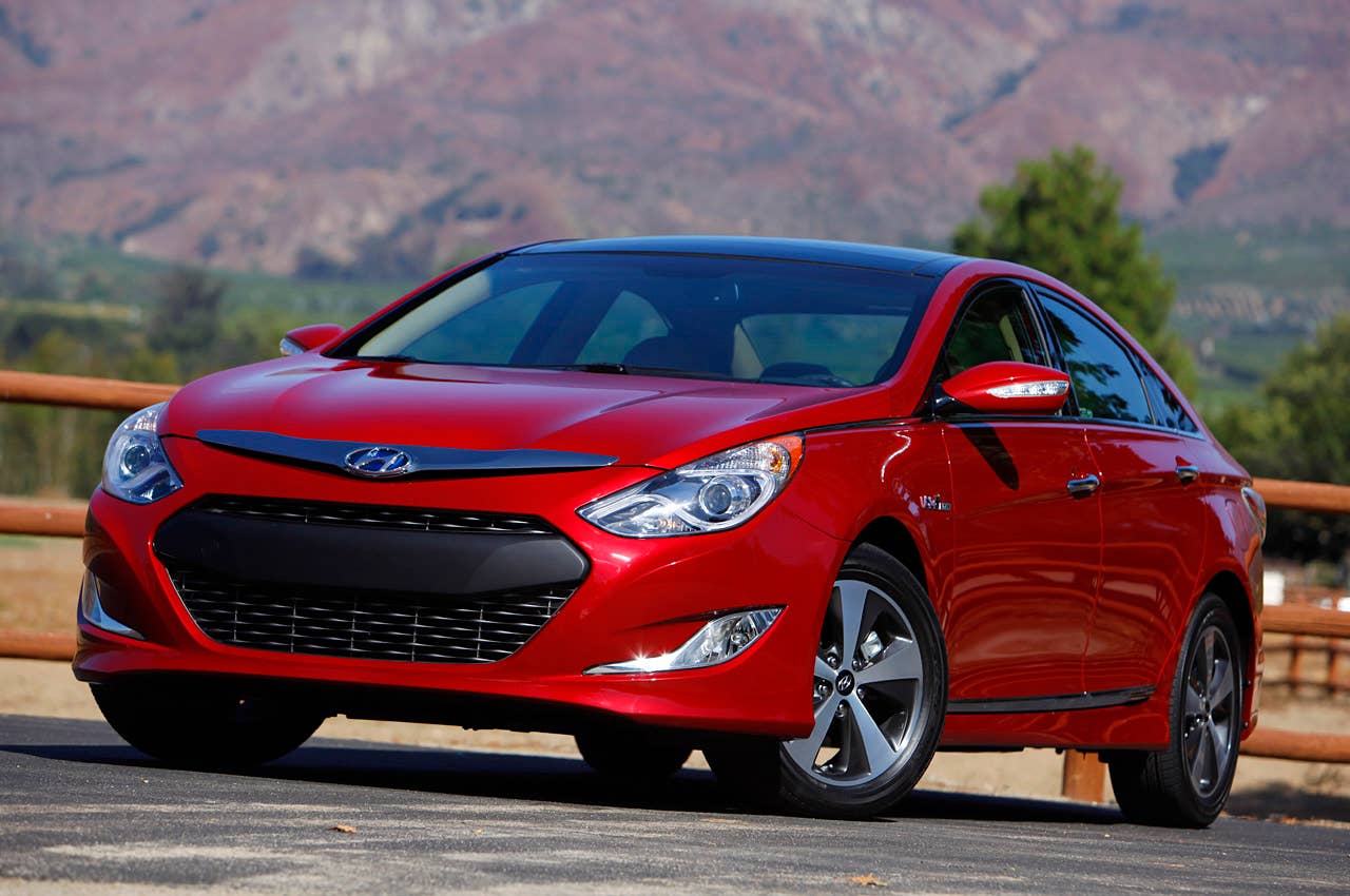 2011 Hyundai Sonata Hybrid front 3/4