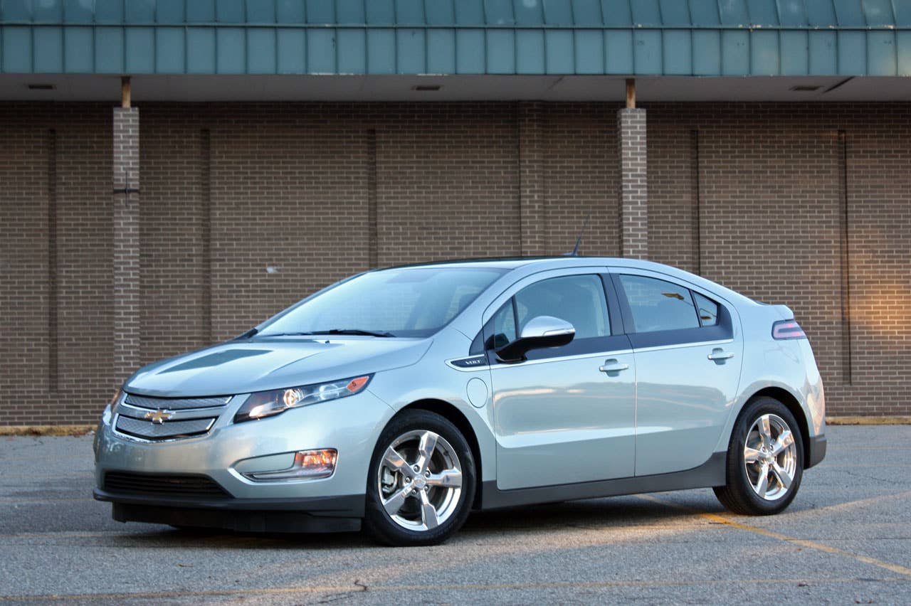 2011 Chevrolet Volt front 3/4