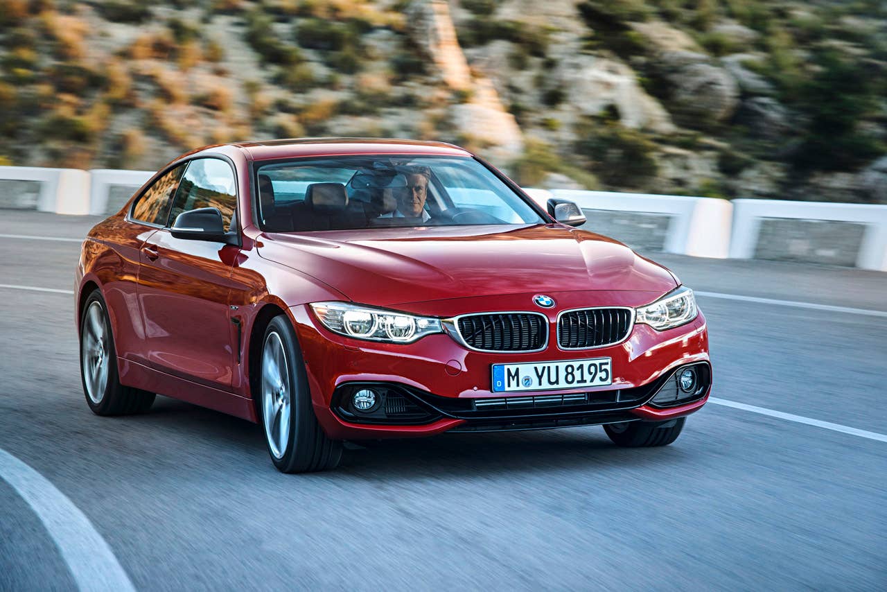 BMW 435i Coup Sport Line, Melbourne Rot, 306 PS, 400 Nm, Interieur: Leder Dakota Schwarz, Alu Lngsschliff fein, Akzentleiste korallrot matt
