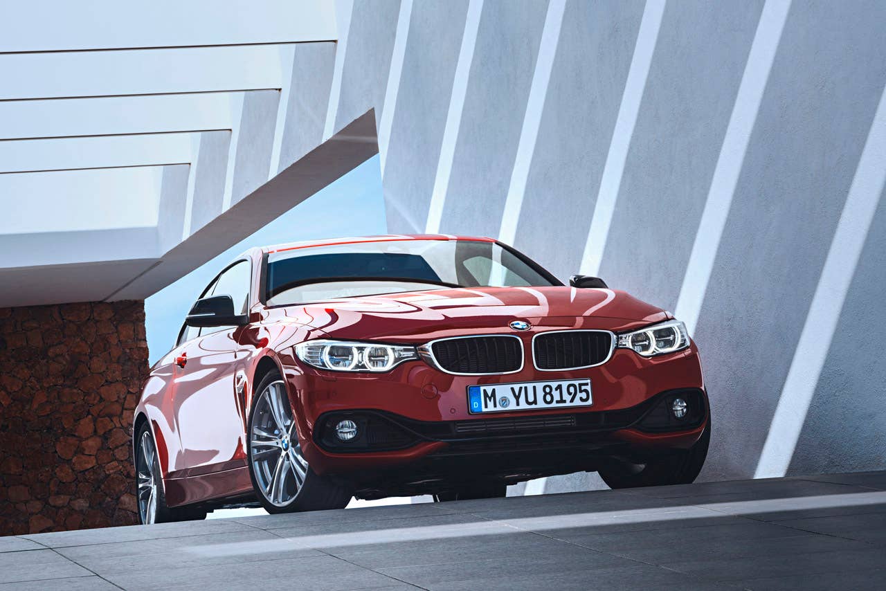 BMW 435i Coup Sport Line, Melbourne Rot, 306 PS, 400 Nm, Interieur: Leder Dakota Schwarz, Alu Lngsschliff fein, Akzentleiste korallrot matt
