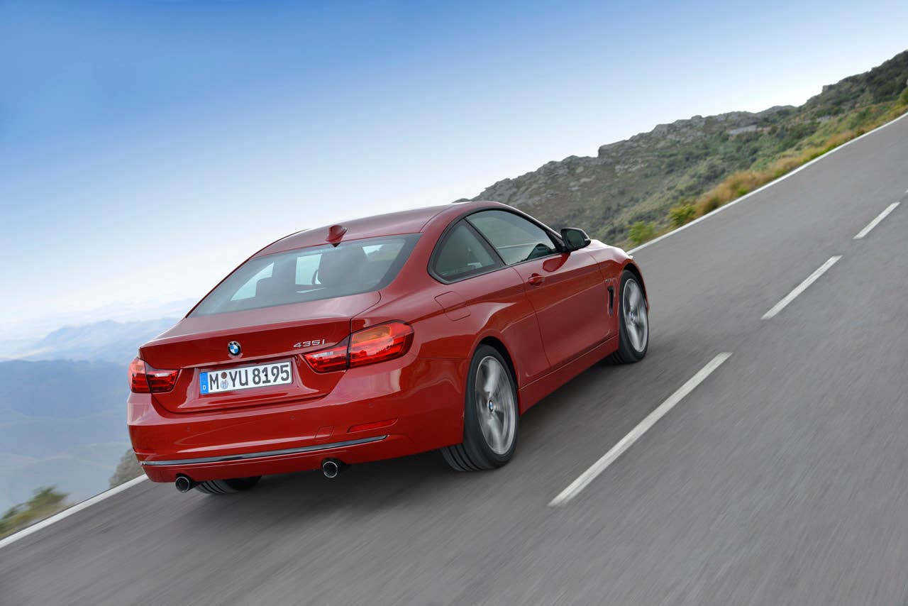 BMW 435i Coup Sport Line, Melbourne Rot, 306 PS, 400 Nm, Interieur: Leder Dakota Schwarz, Alu Lngsschliff fein, Akzentleiste korallrot matt