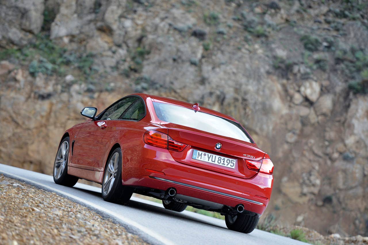 BMW 435i Coup Sport Line, Melbourne Rot, 306 PS, 400 Nm, Interieur: Leder Dakota Schwarz, Alu Lngsschliff fein, Akzentleiste korallrot matt