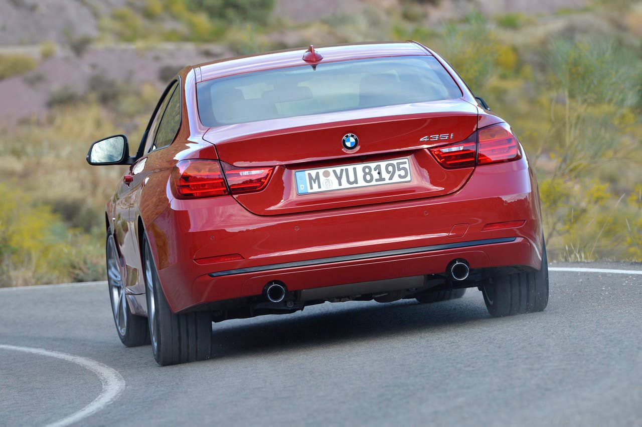 BMW 435i Coup Sport Line, Melbourne Rot, 306 PS, 400 Nm, Interieur: Leder Dakota Schwarz, Alu Lngsschliff fein, Akzentleiste korallrot matt