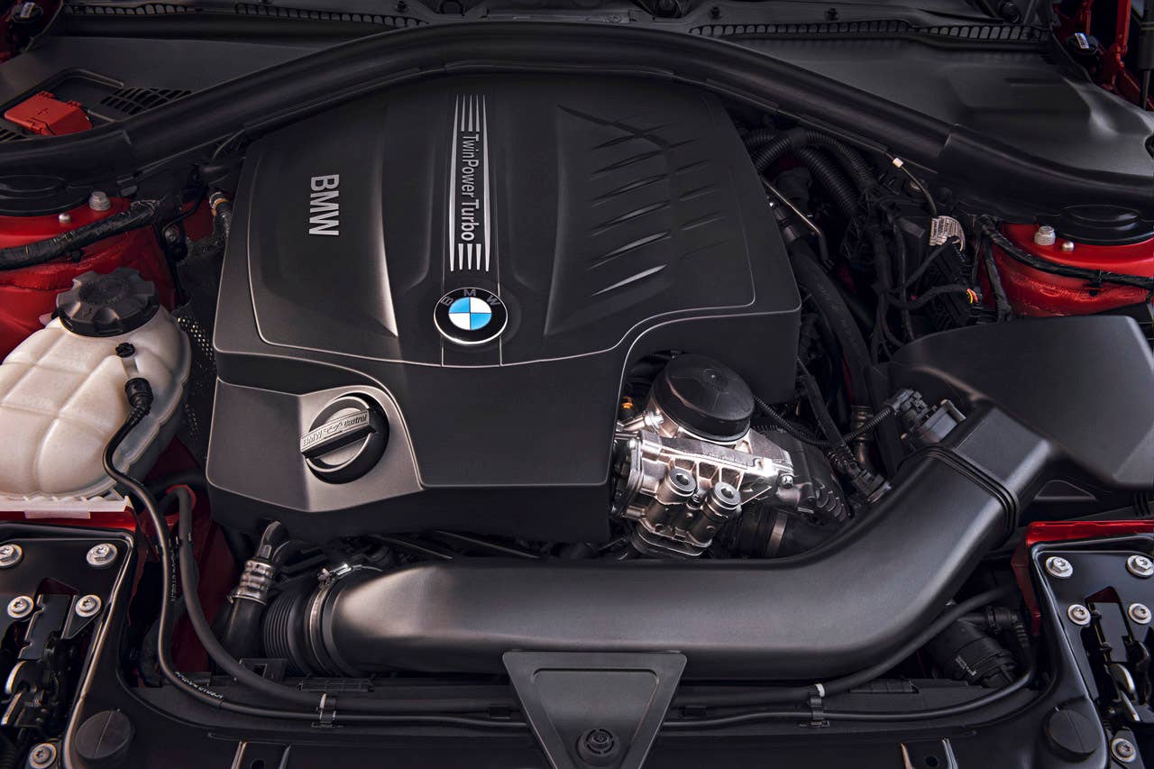 BMW 435i Coup Sport Line, Melbourne Rot, 306 PS, 400 Nm, Interieur: Leder Dakota Schwarz, Alu Lngsschliff fein, Akzentleiste korallrot matt