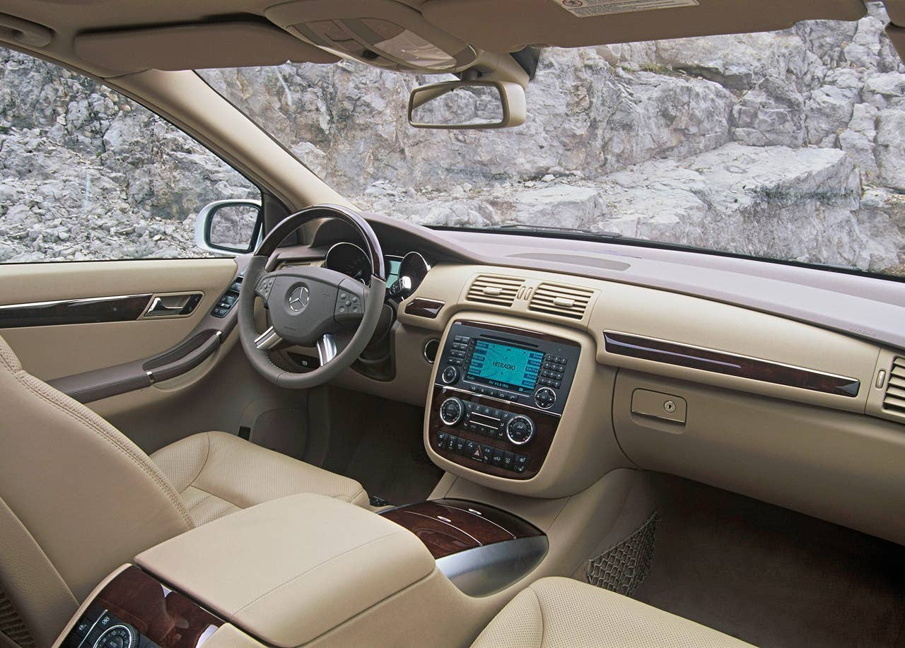 Mercedes-Benz reveals updated R-Class with more features - Autoblog