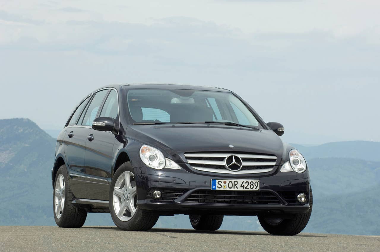Mercedes-Benz reveals updated R-Class with more features - Autoblog