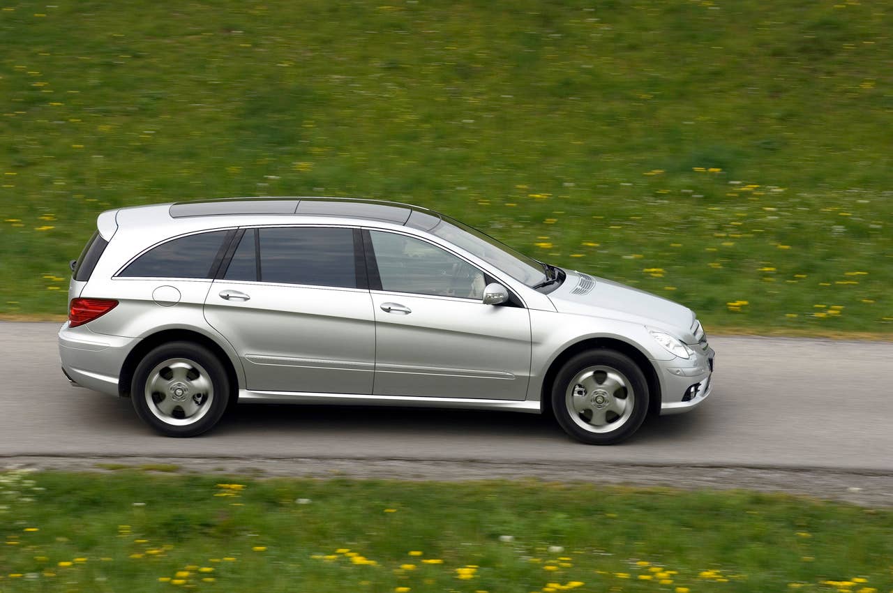 Merc R Class First Model Mercedes-Benz reveals updated R-Class with more features - Autoblog
