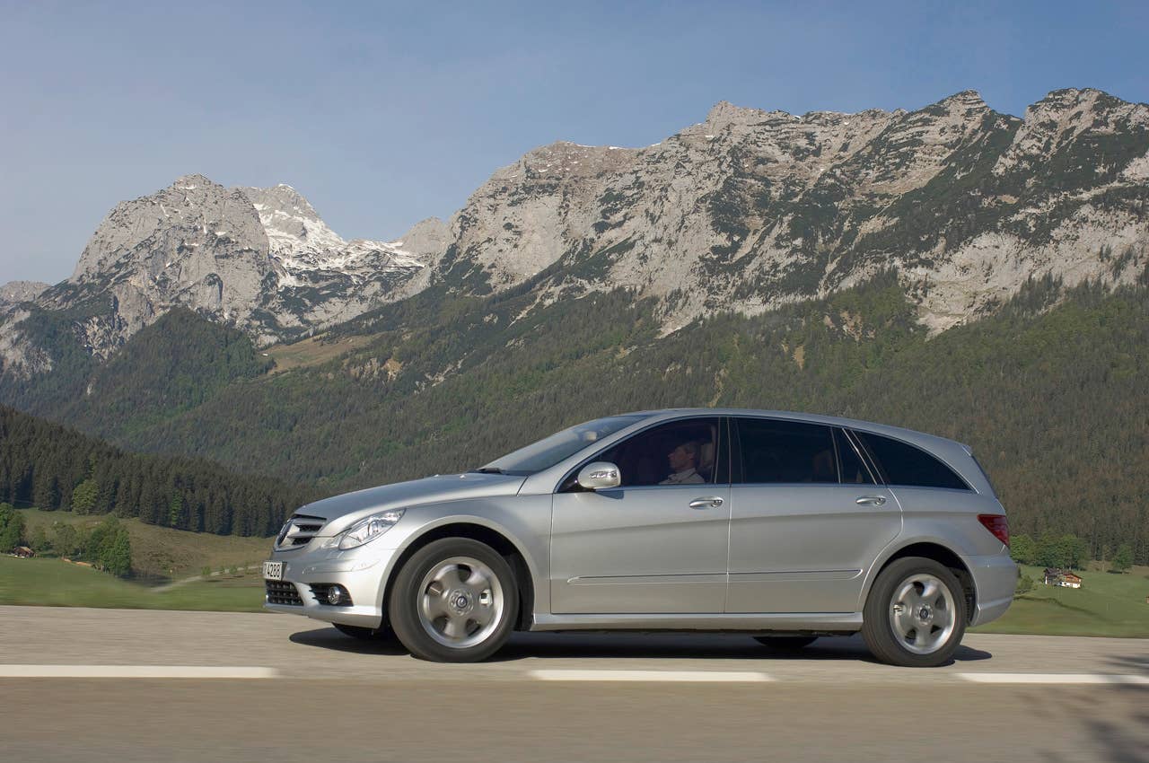 Mercedes-Benz reveals updated R-Class with more features - Autoblog