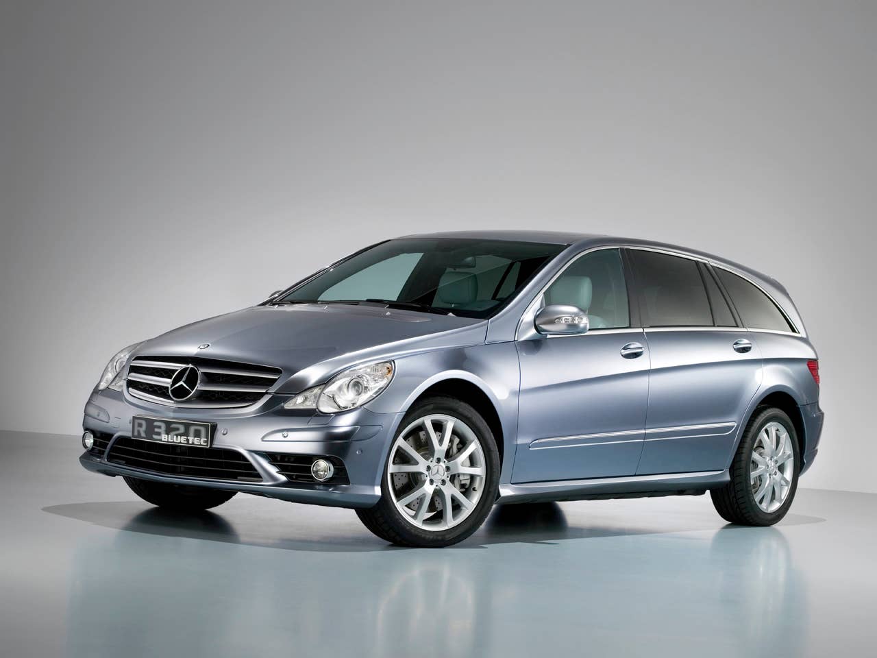 Mercedes-Benz reveals updated R-Class with more features - Autoblog
