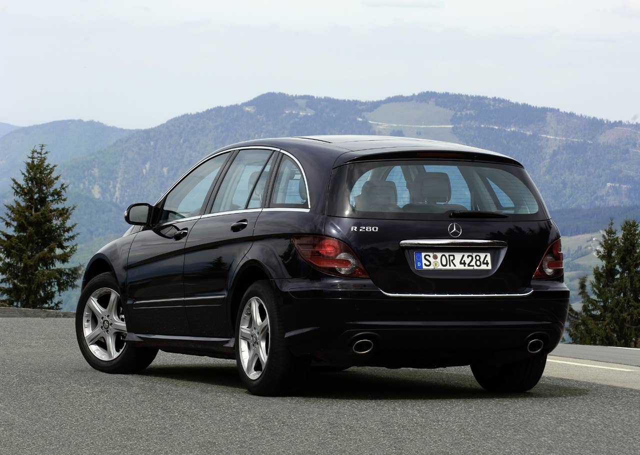 Mercedes-Benz reveals updated R-Class with more features - Autoblog