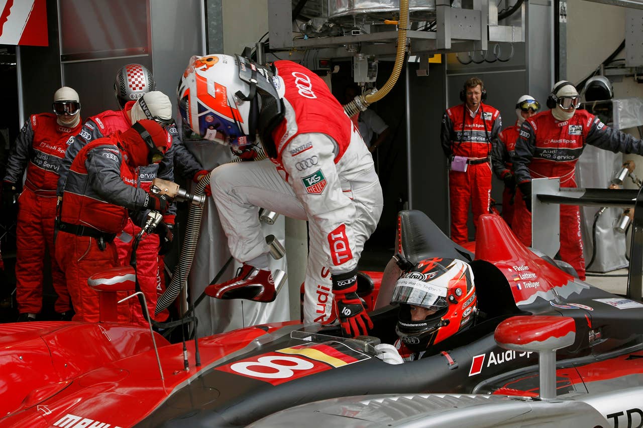 24h Rennen - Le Mans 2010 Fahrerwechsel Marcel Fssler (CH), Andre Lotterer (D) Audi R15 TDI #8 (Audi Sport Team Joest)