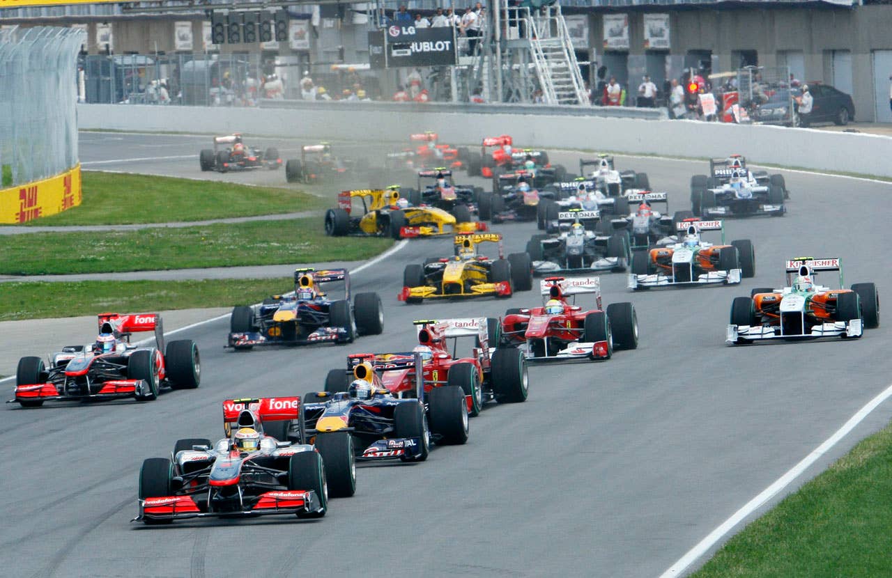 McLaren Mercedes driver Lewis Hamilton, foreground, of Britain, leads the pack into the first turn as Renault driver Vitaly Petrov, of Russia, spins out in the rear at the start of the Canadian Grand Prix, Sunday, June 13, 2010, in Montreal. (AP photo/The Canadian Press,Ryan Remiorz)