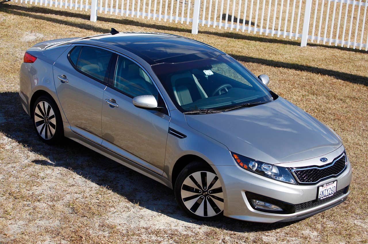 2011 Kia Optima 2.0T front 3/4 view