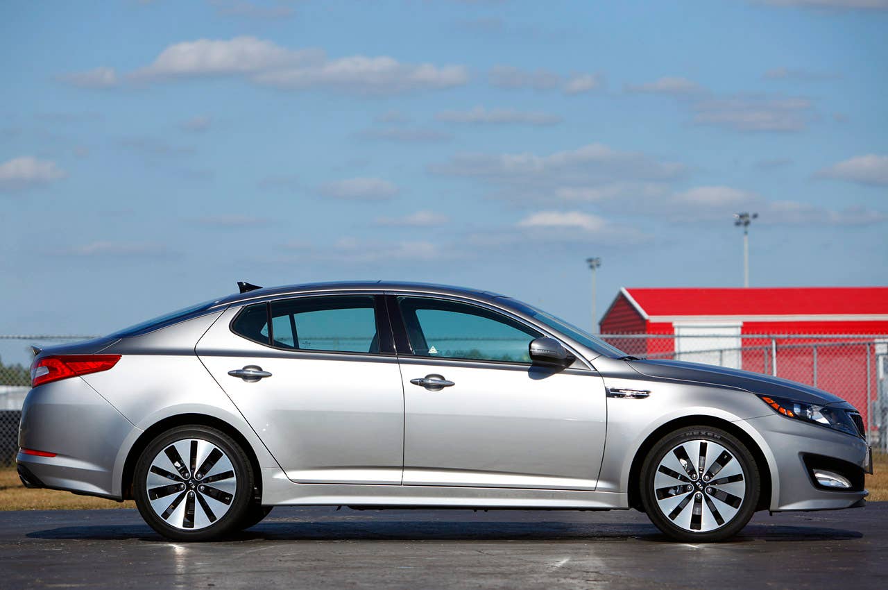 2011 Kia Optima 2.0T side view