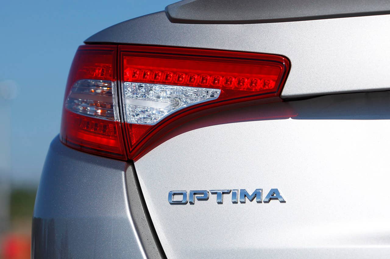 2011 Kia Optima 2.0T taillight