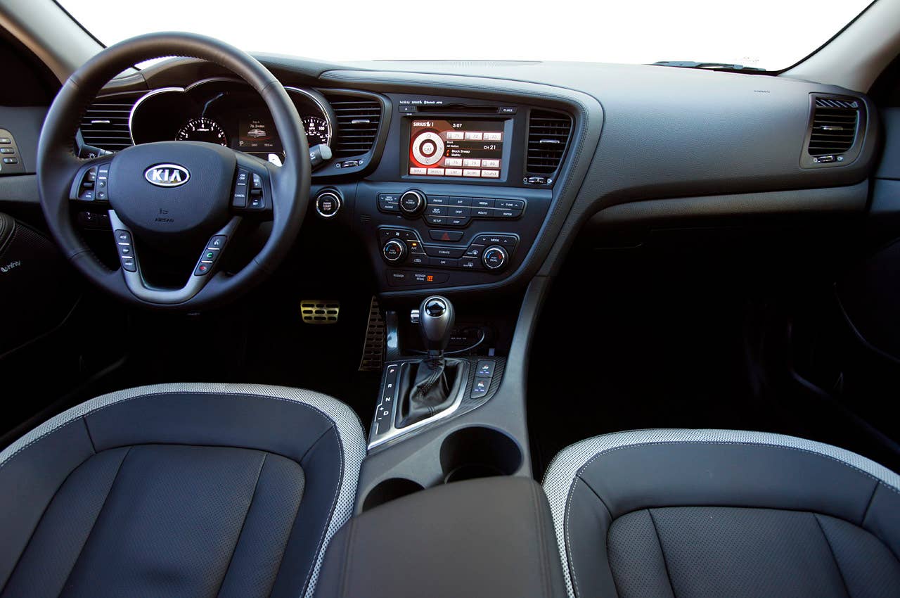 2011 Kia Optima 2.0T interior
