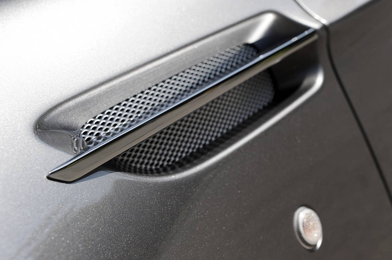 2013 Aston Martin V8 Vantage Roadster side vent