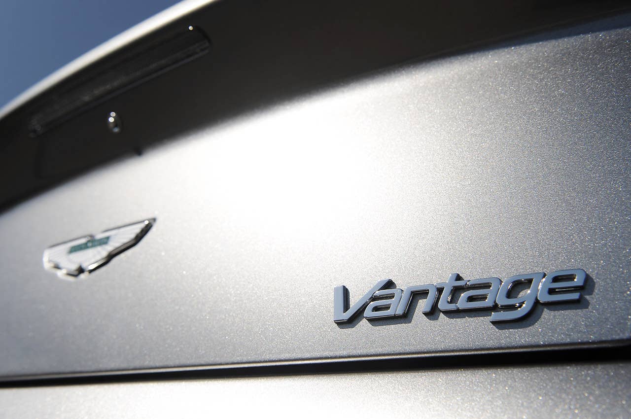 2013 Aston Martin V8 Vantage Roadster badge