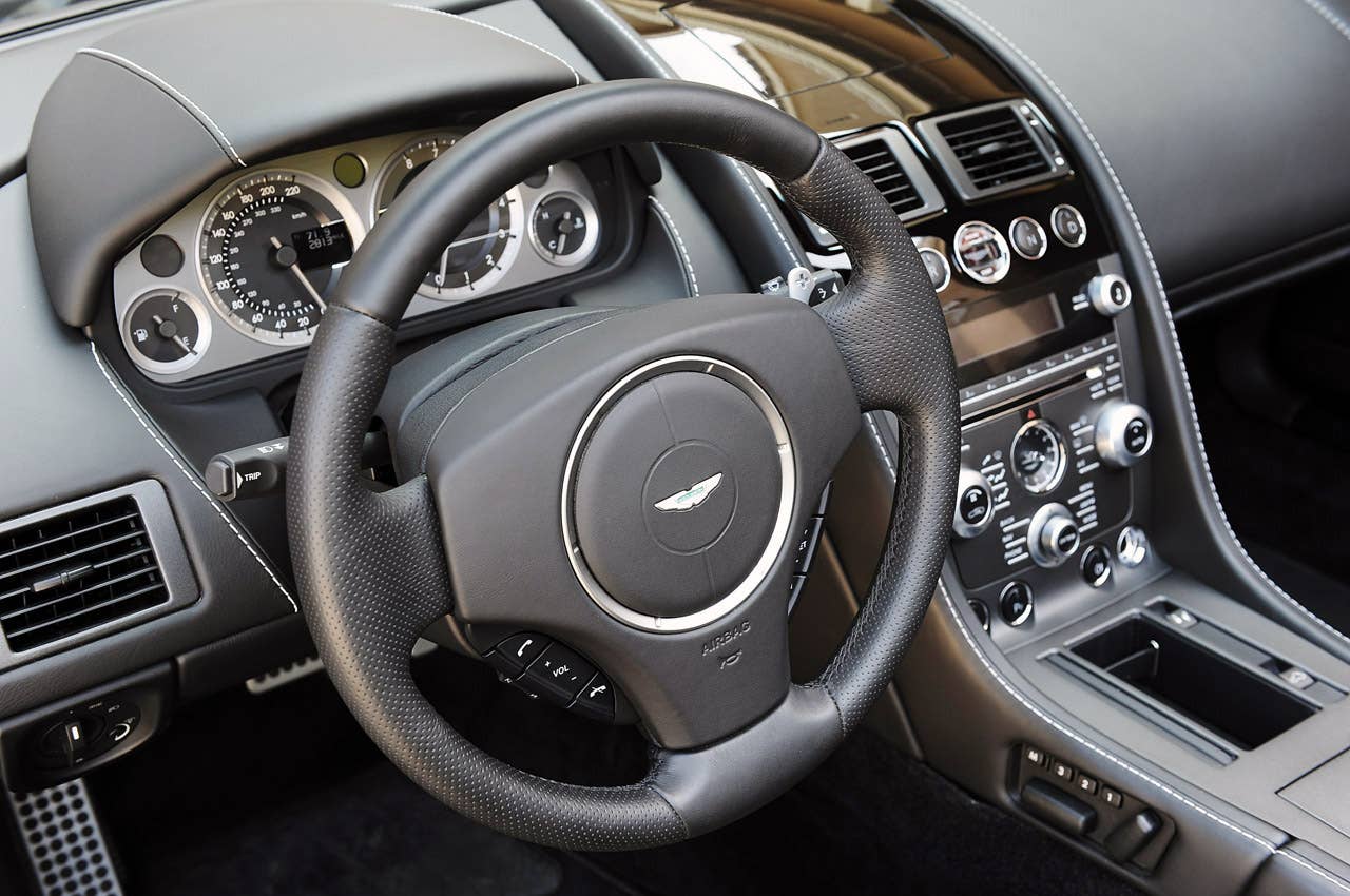 2013 Aston Martin V8 Vantage Roadster steering wheel