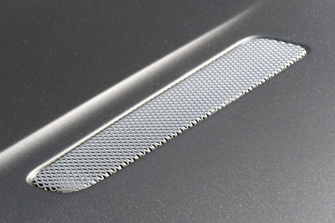 2013 Aston Martin V8 Vantage Roadster hood vent