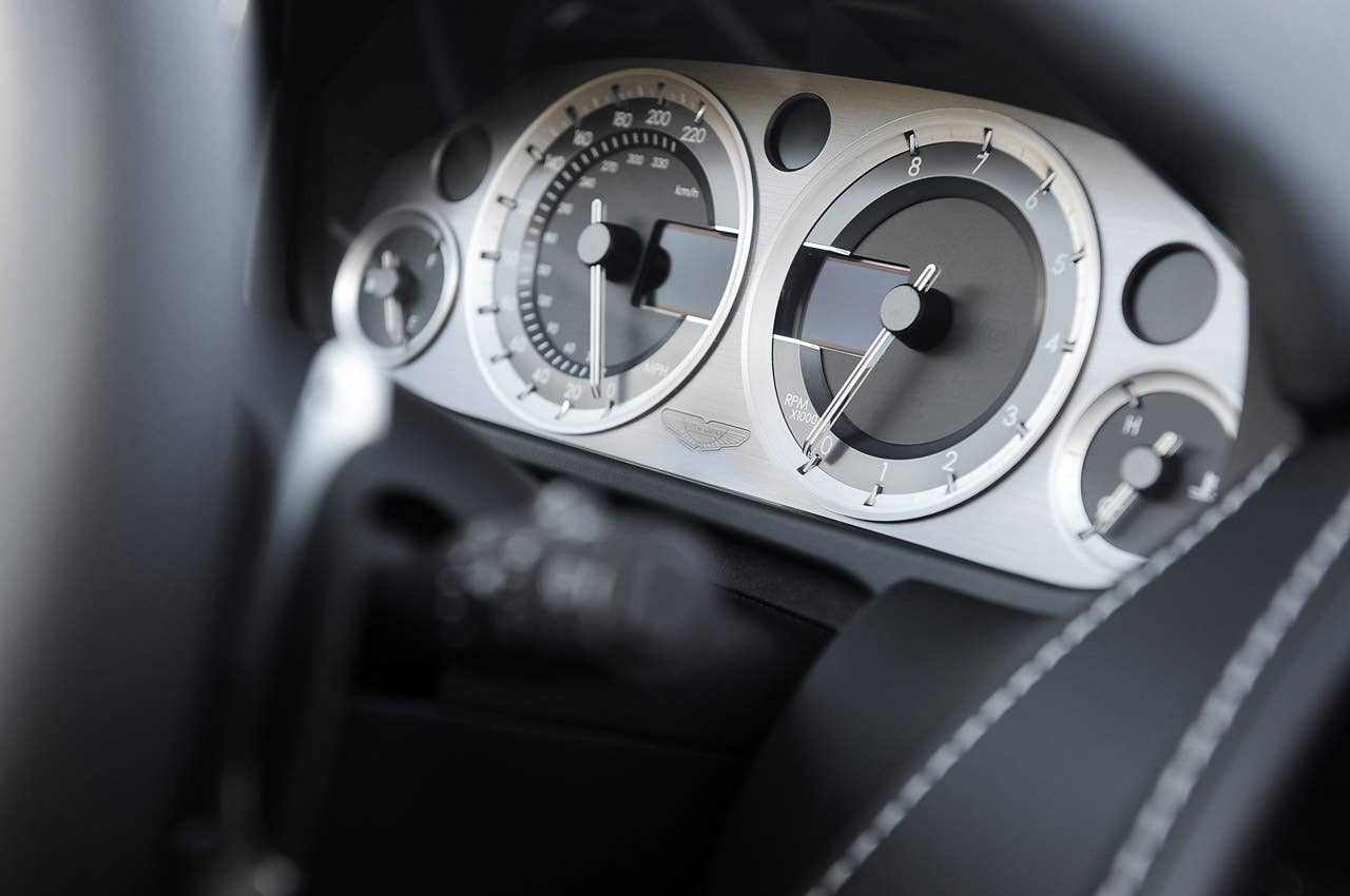 2013 Aston Martin V8 Vantage Roadster gauges