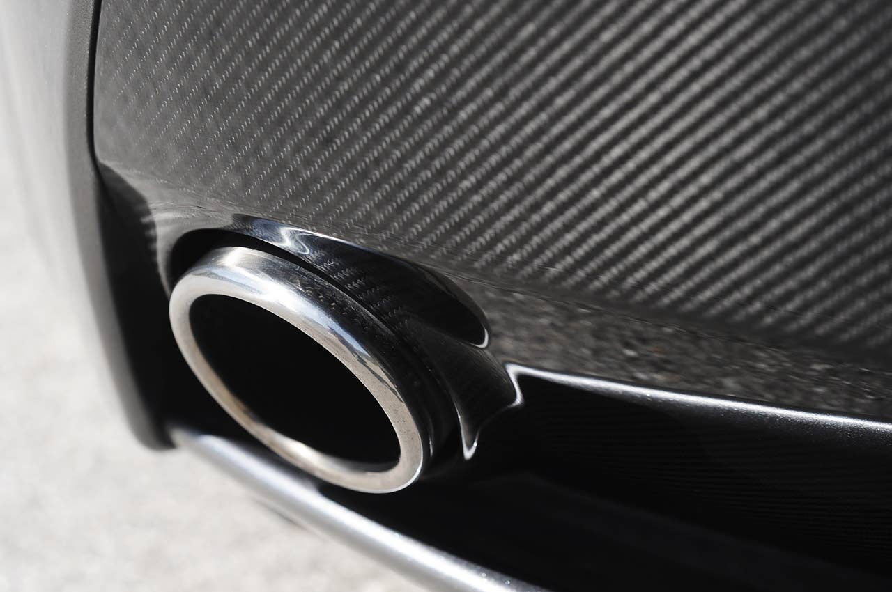 2013 Aston Martin V8 Vantage Roadster exhaust tip
