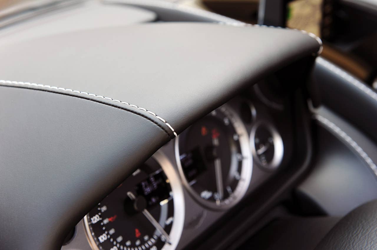 2013 Aston Martin V8 Vantage Roadster dash
