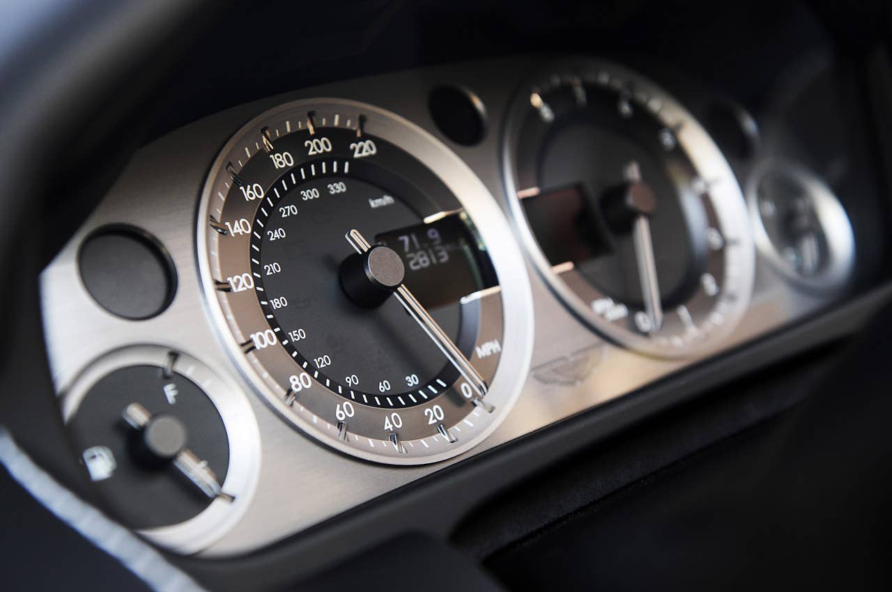 2013 Aston Martin V8 Vantage Roadster gauges