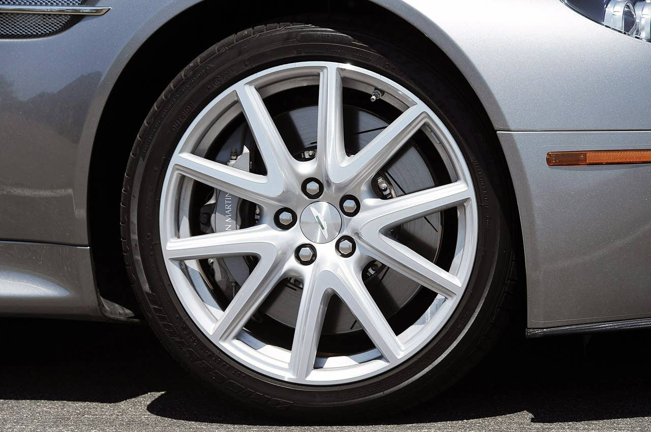 2013 Aston Martin V8 Vantage Roadster wheel
