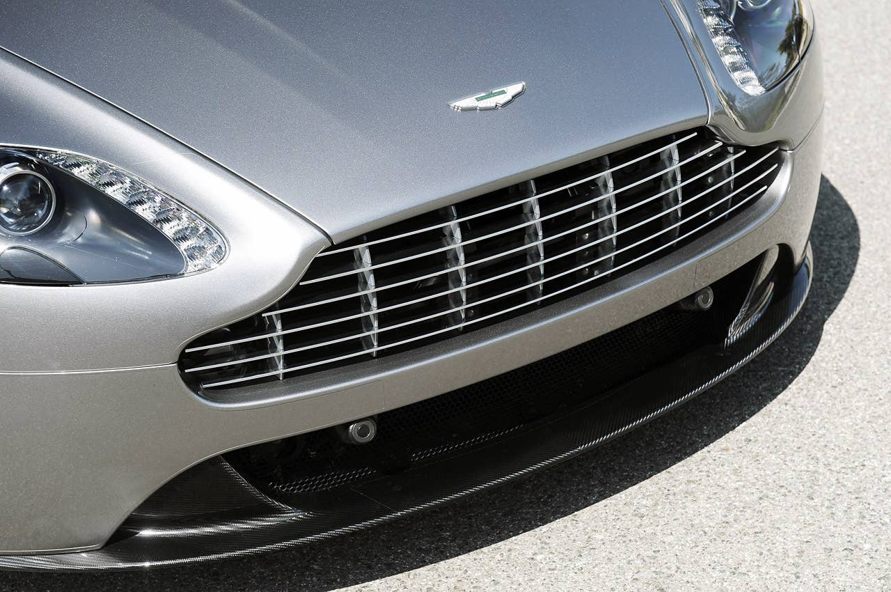 2013 Aston Martin V8 Vantage Roadster grille